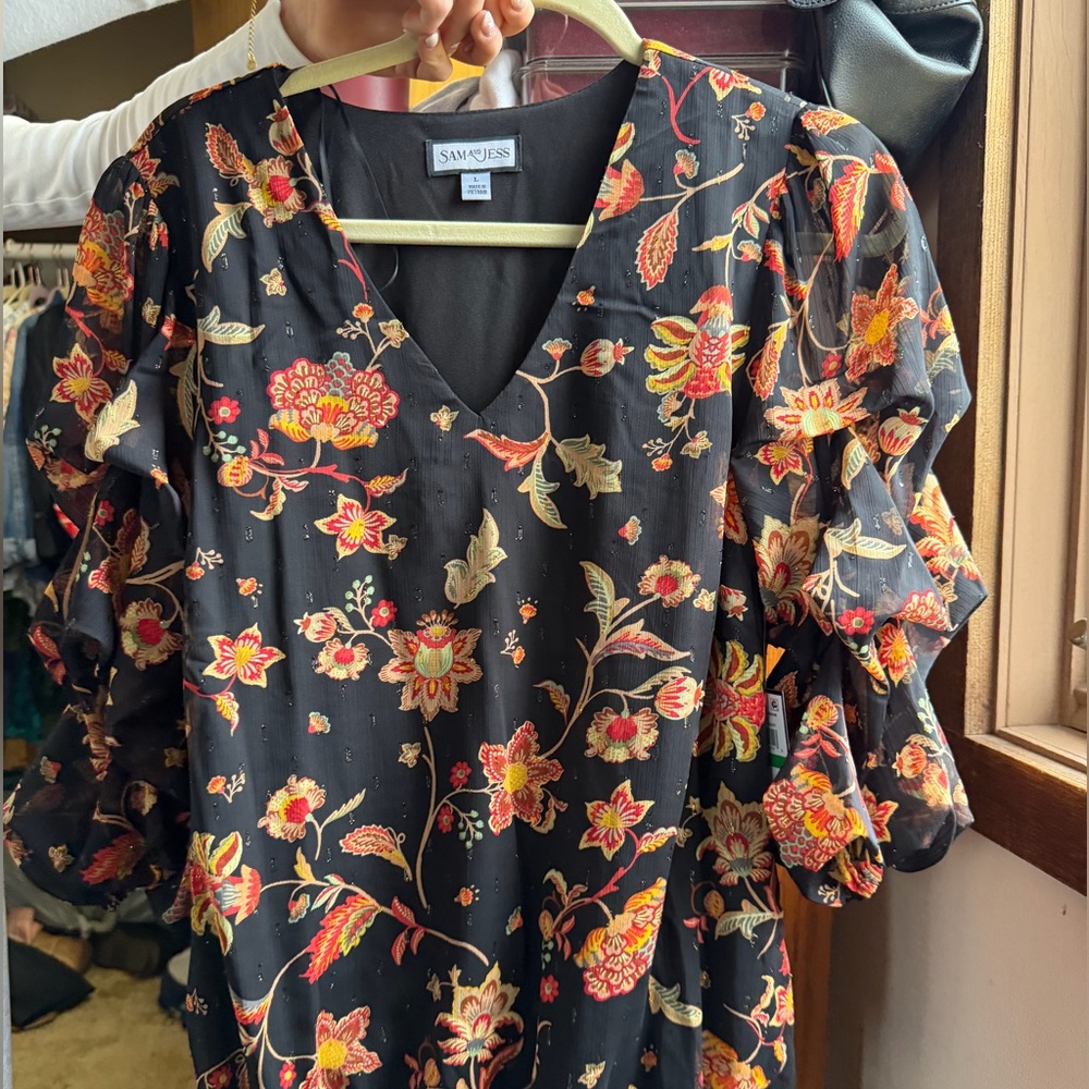 Sangria Women's Black Floral Blouse